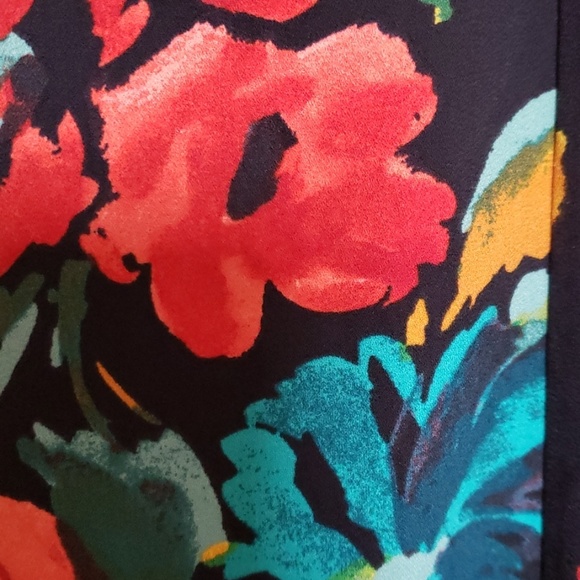 Simple watercolor floral dress - Picture 3 of 7